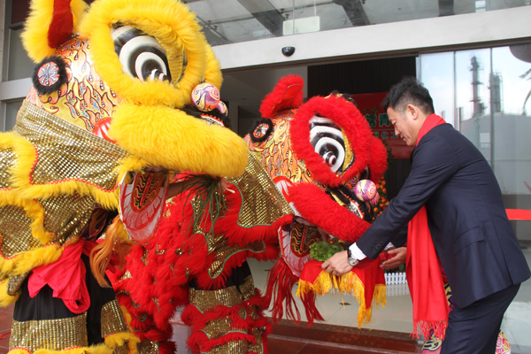 千秋偉業(yè)添錦繡 萬里鵬程展宏圖 —— 常青樹舞獅獻(xiàn)瑞賀新春，歡天喜地迎開工！